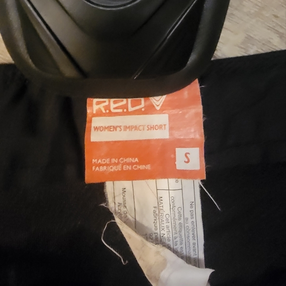 Bicycling Impact Shorts w/ Removable Guard - Picture 3 of 4